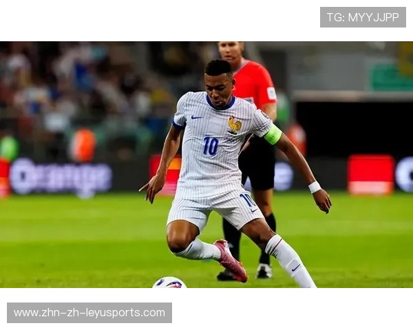 姆巴佩单刀挑射得分再度展现顶级速度